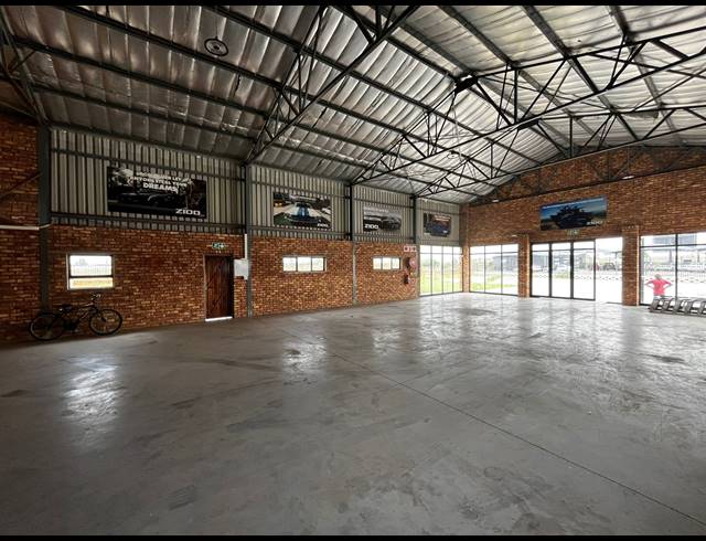 5,891M² WAREHOUSE FOR SALE IN APEX
